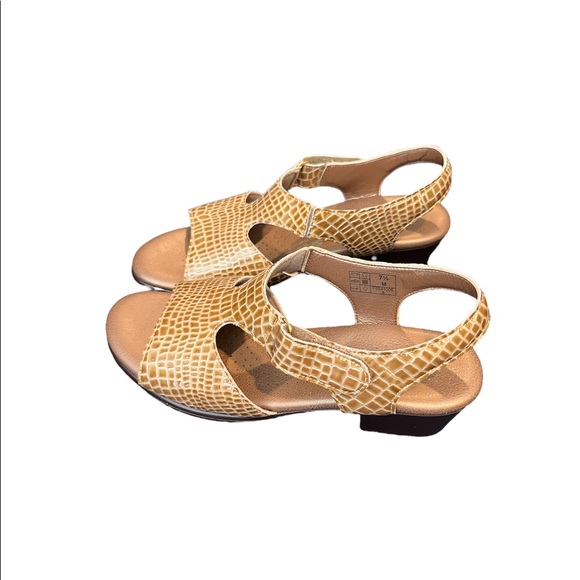 SAS Suntimer Beige Croc Heel Strap Sandal Women’s 7.5 With Box No Lid - Picture 3 of 7